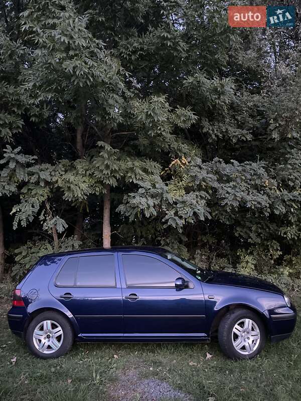 Volkswagen Golf 2002