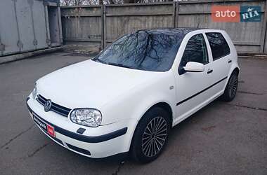 Хэтчбек Volkswagen Golf 2001 в Киеве