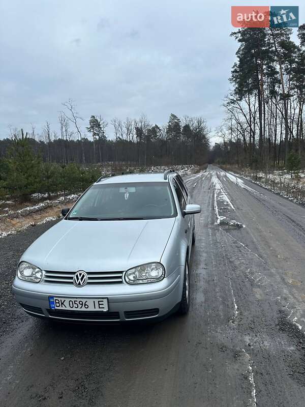 Универсал Volkswagen Golf 2004 в Дубно