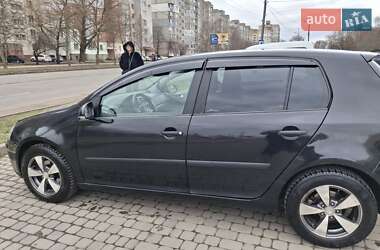 Хетчбек Volkswagen Golf 2004 в Хмельницькому