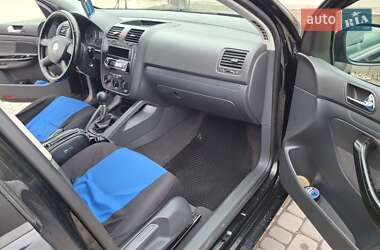 Хетчбек Volkswagen Golf 2004 в Хмельницькому