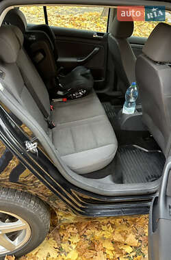 Хетчбек Volkswagen Golf 2009 в 