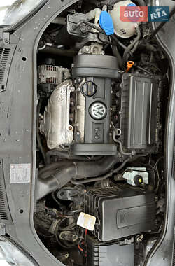 Хетчбек Volkswagen Golf 2009 в 