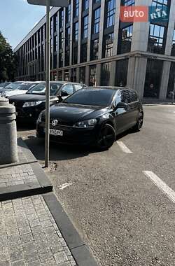 Хэтчбек Volkswagen Golf 2015 в 