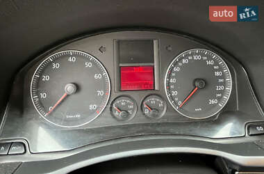 Хэтчбек Volkswagen Golf 2004 в 