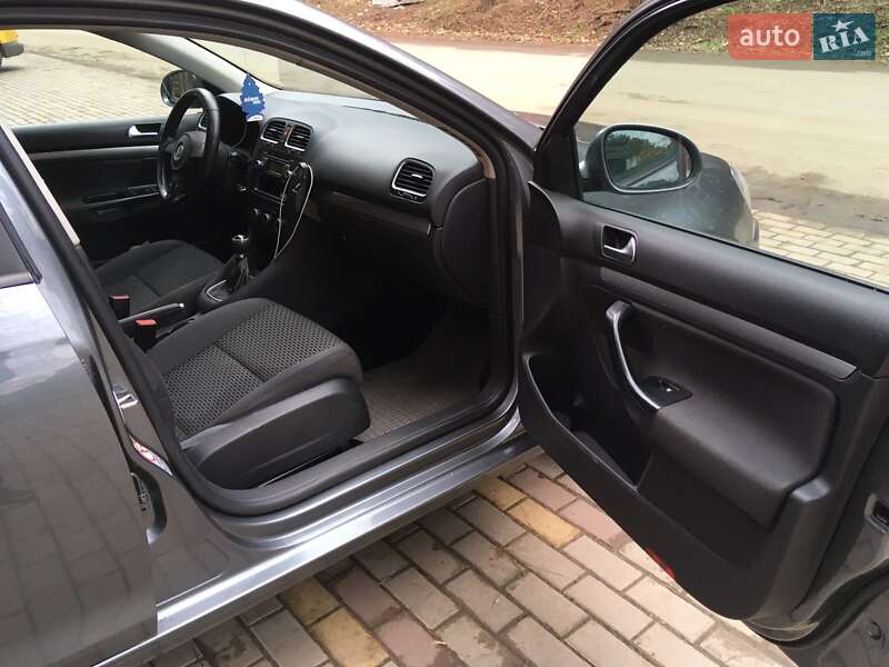 Універсал Volkswagen Golf 2010 в Бершаді