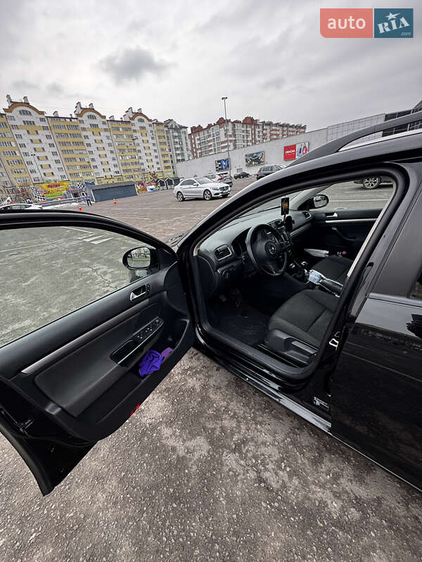 Универсал Volkswagen Golf 2010 в Ивано-Франковске