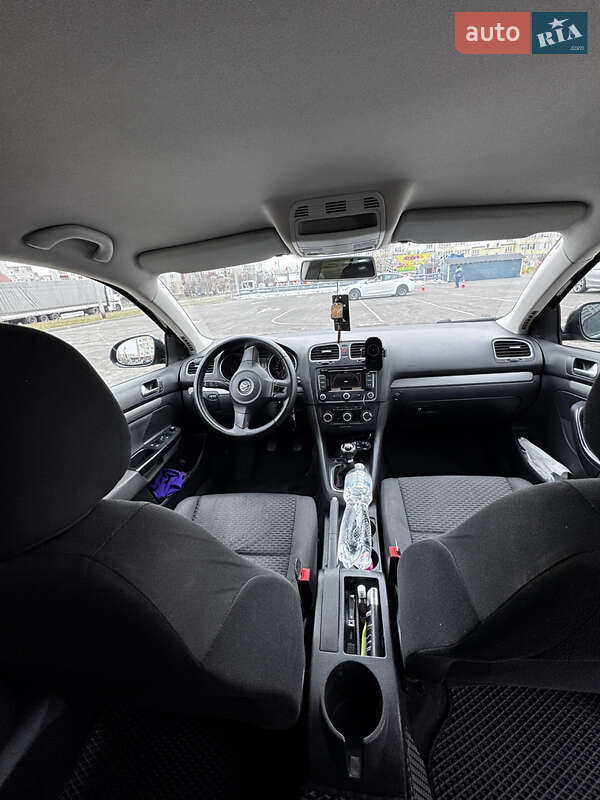 Универсал Volkswagen Golf 2010 в Ивано-Франковске