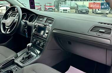 Хетчбек Volkswagen Golf 2019 в 