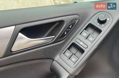 Хетчбек Volkswagen Golf 2010 в 
