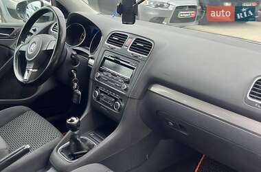 Хетчбек Volkswagen Golf 2010 в 