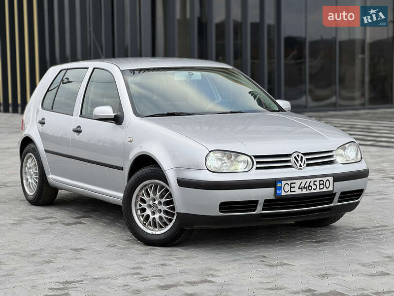 Хетчбек Volkswagen Golf 2002 в Чернівцях