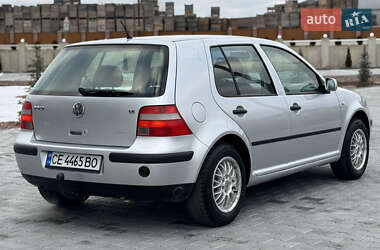 Хетчбек Volkswagen Golf 2002 в Чернівцях