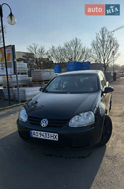 Хэтчбек Volkswagen Golf 2005 в 