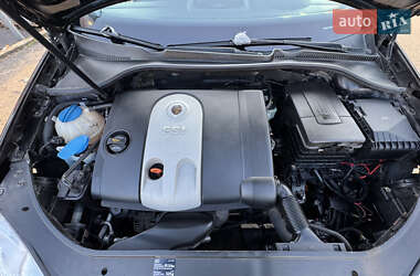 Хэтчбек Volkswagen Golf 2005 в 