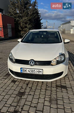 Хетчбек Volkswagen Golf 2010 в Рівному