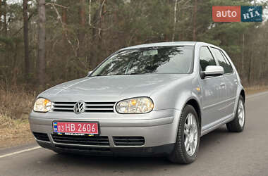 Хетчбек Volkswagen Golf 2001 в Сарнах