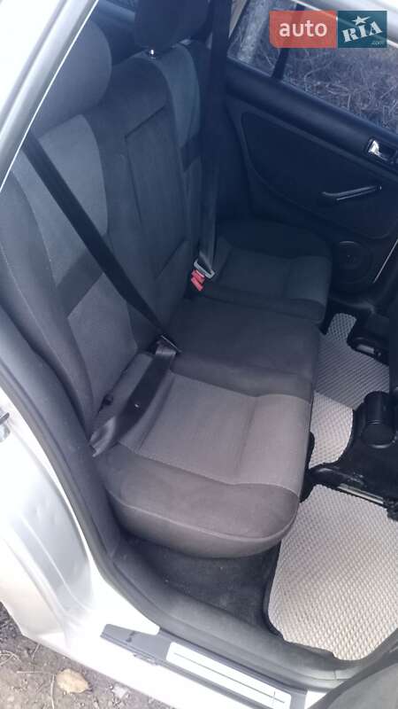 Універсал Volkswagen Golf 2003 в Вінниці