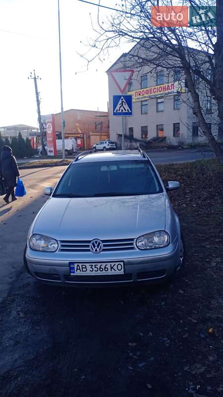 Універсал Volkswagen Golf 2003 в Вінниці
