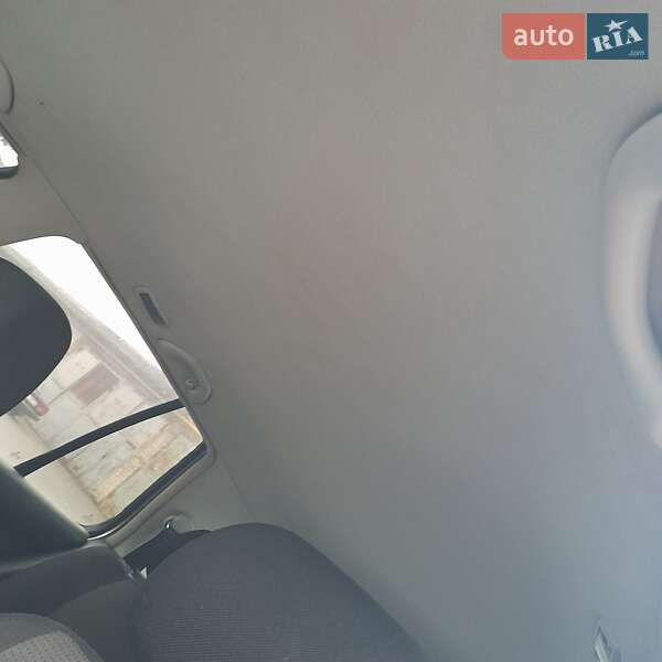 Хэтчбек Volkswagen Golf 2001 в Змиеве фото 7 Хэтчбек Volkswagen Golf 2001 в Змиеве