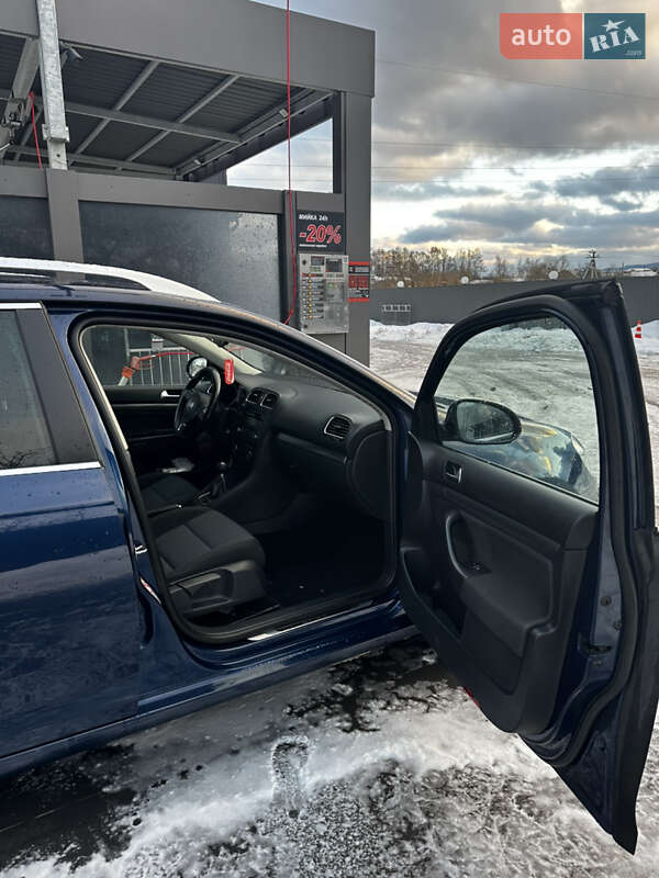 Универсал Volkswagen Golf 2011 в Долине
