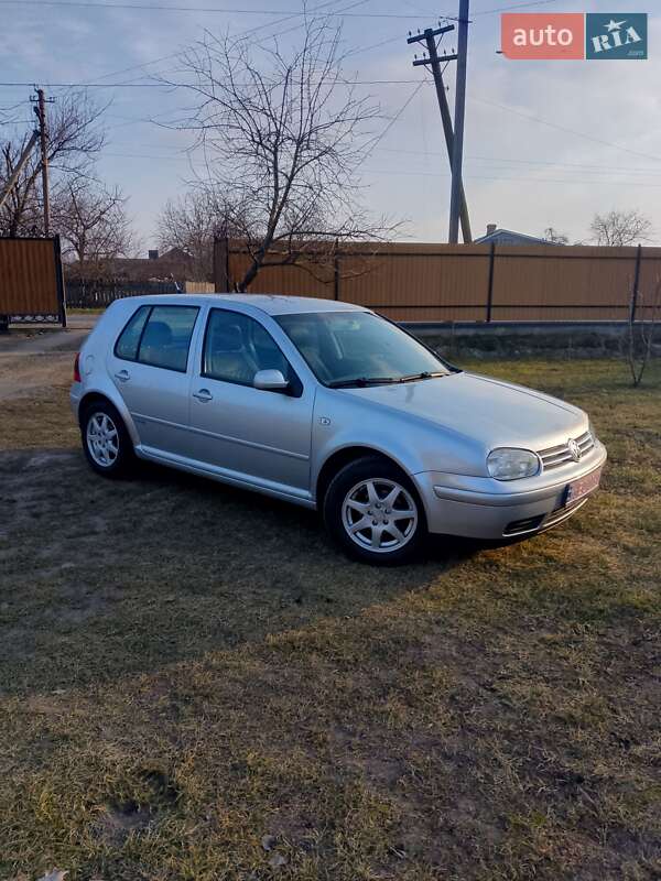 Хэтчбек Volkswagen Golf 2003 в Владимире