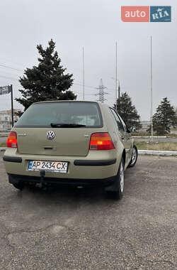 Хетчбек Volkswagen Golf 2002 в Запоріжжі