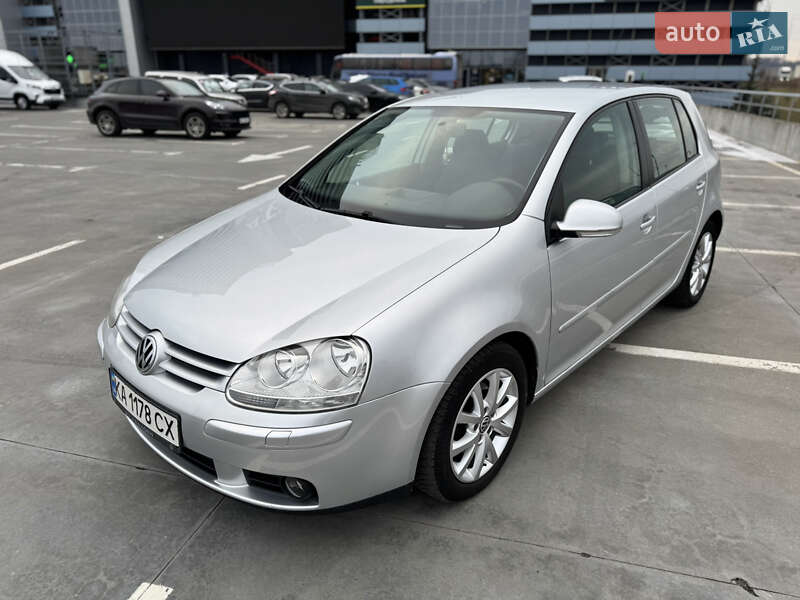 Хэтчбек Volkswagen Golf 2007 в Киеве