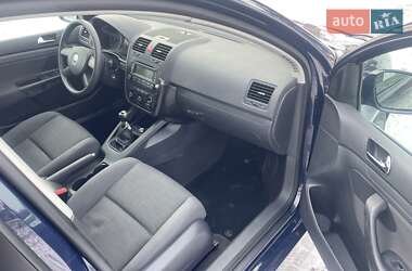 Хэтчбек Volkswagen Golf 2005 в Хороле