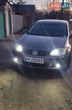 Хэтчбек Volkswagen Golf 2005 в Николаеве