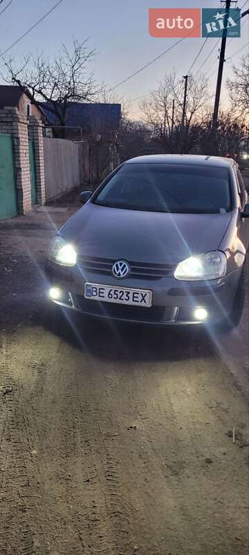 Хэтчбек Volkswagen Golf 2005 в Николаеве