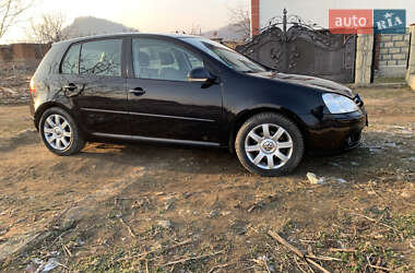 Хэтчбек Volkswagen Golf 2005 в Надворной