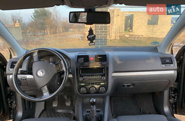 Хэтчбек Volkswagen Golf 2005 в Надворной