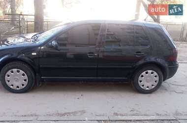 Хэтчбек Volkswagen Golf 1999 в 