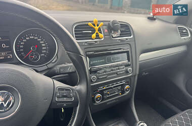 Хэтчбек Volkswagen Golf 2012 в 