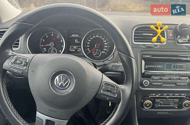 Хэтчбек Volkswagen Golf 2012 в 