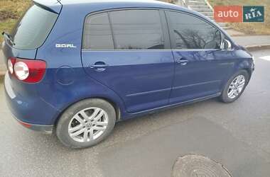 Хэтчбек Volkswagen Golf 2006 в 