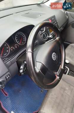 Хэтчбек Volkswagen Golf 2006 в 