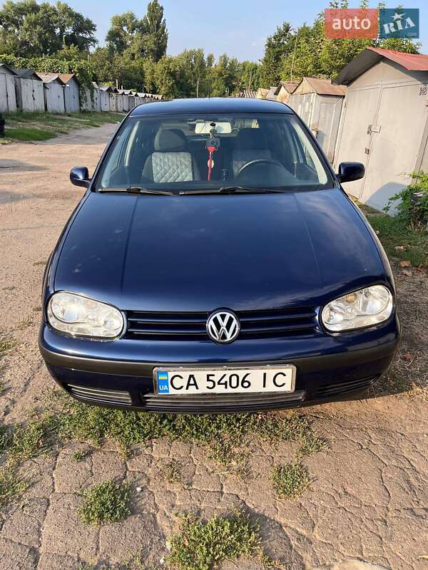 Хэтчбек Volkswagen Golf 2000 в Черкассах