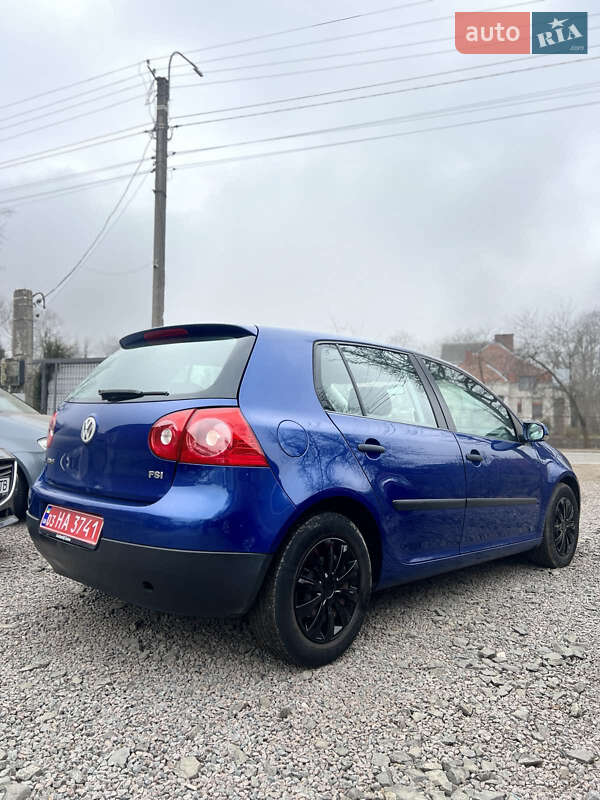 Хетчбек Volkswagen Golf 2003 в Городку