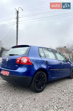 Хэтчбек Volkswagen Golf 2003 в 