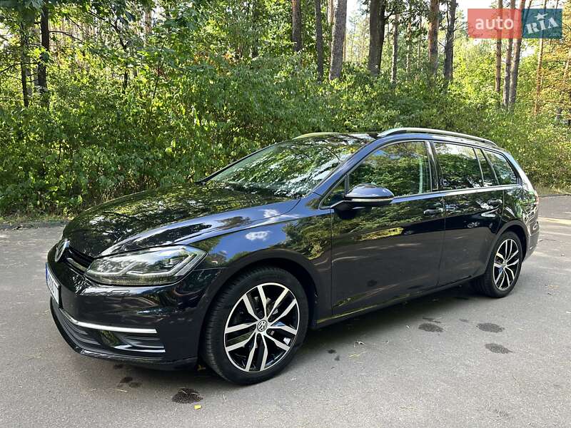 Універсал Volkswagen Golf 2019 в Житомирі