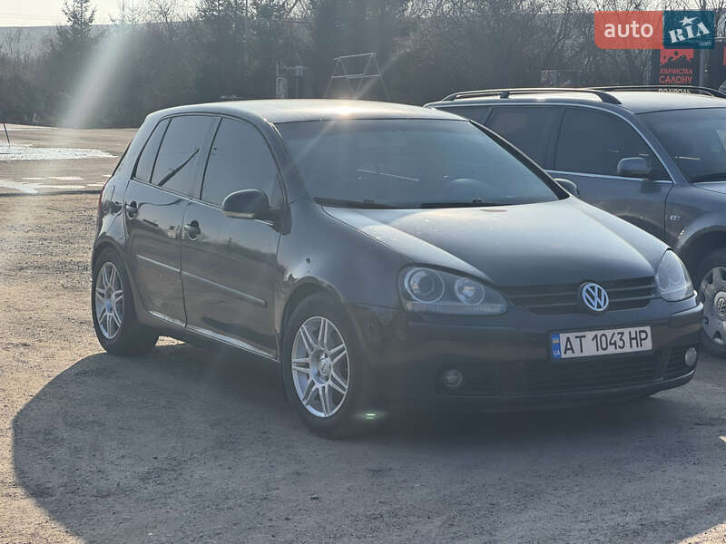 Хетчбек Volkswagen Golf 2004 в Львові