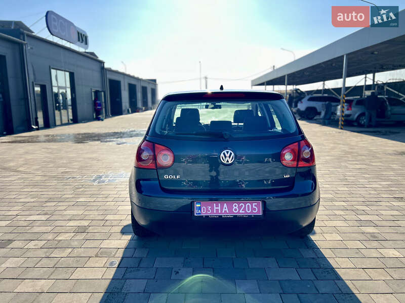 Хэтчбек Volkswagen Golf 2005 в Полтаве