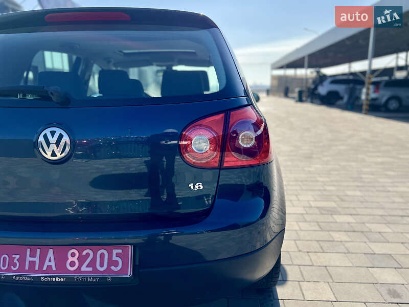Хэтчбек Volkswagen Golf 2005 в Полтаве