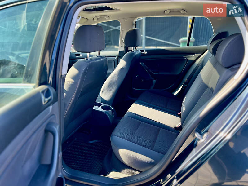 Хэтчбек Volkswagen Golf 2005 в Полтаве