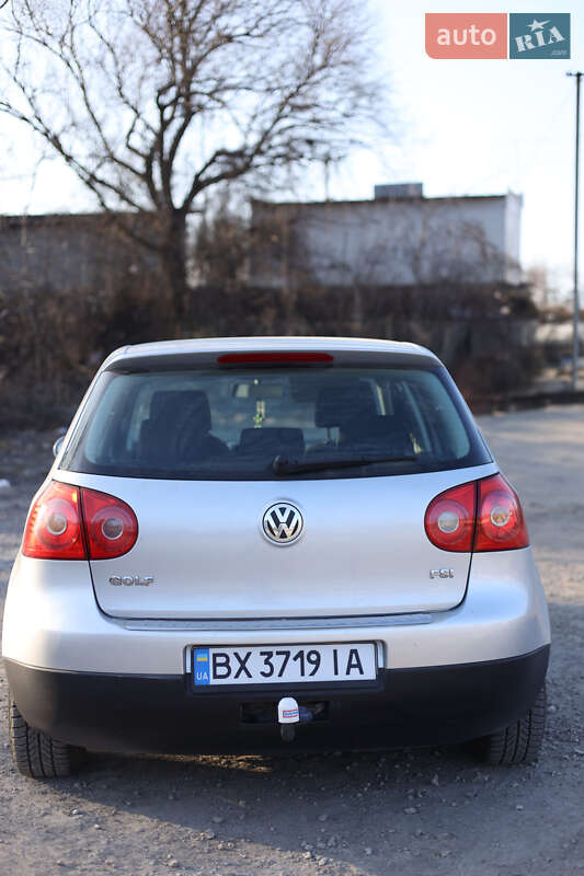 Хетчбек Volkswagen Golf 2004 в Хмельницькому