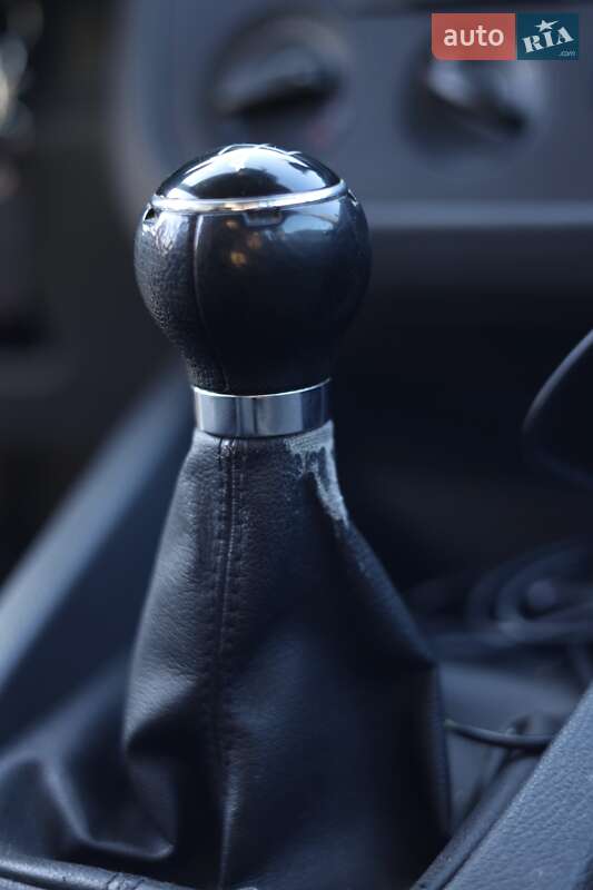 Хетчбек Volkswagen Golf 2004 в Хмельницькому