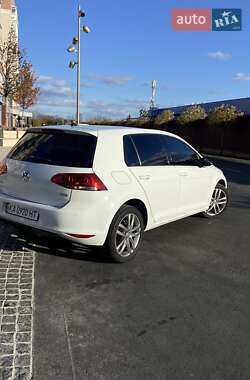 Хетчбек Volkswagen Golf 2013 в 