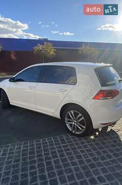 Хетчбек Volkswagen Golf 2013 в 